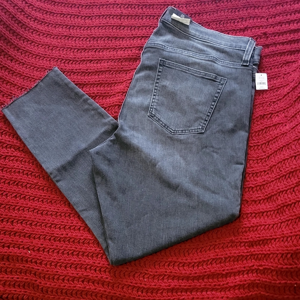Mid Rise True Skinny Jeans with Washwell